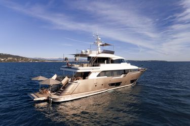 93' Custom Line 2015 Yacht For Sale